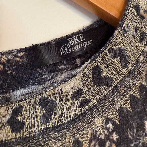 BKE Boutique Floral Top Black Multi - Picture 4 of 9